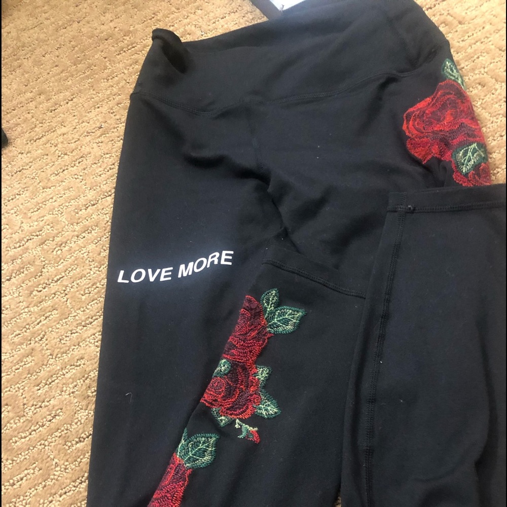 Spiritual Gangster size small leggings.